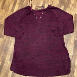 Lety & Me women’s three-quarter length sleeve sweater. Size M. Maroon in color.